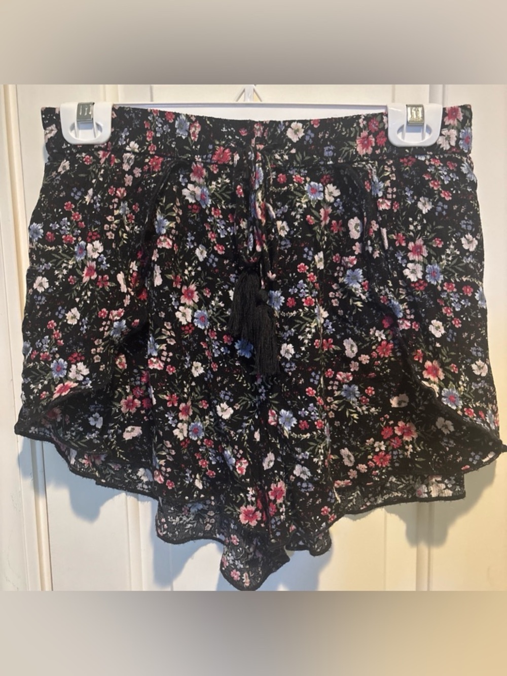 AE Floral shorts size Medium